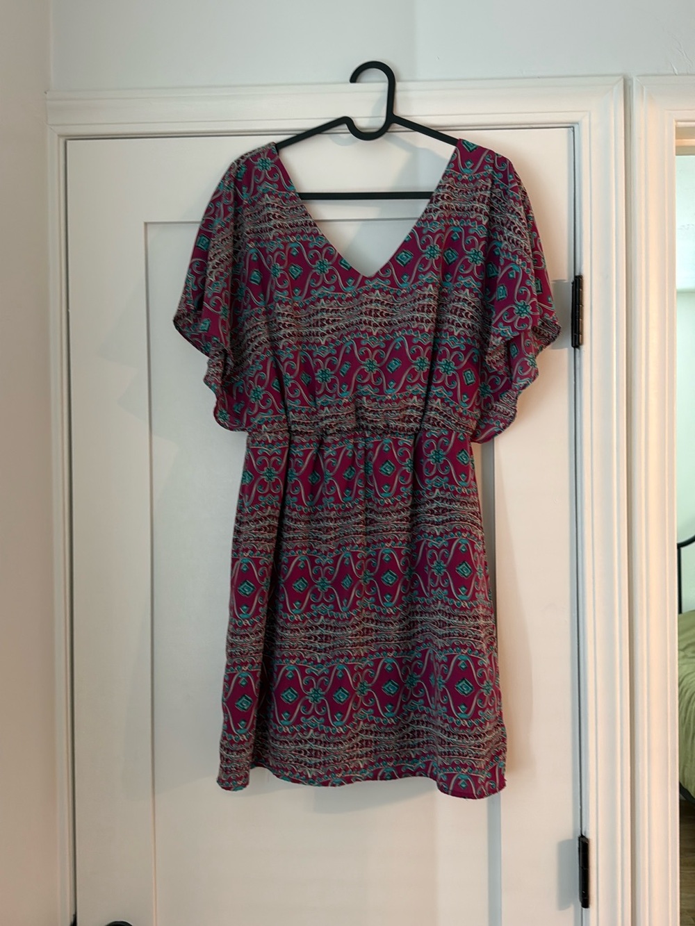 Women’s V-Neck Short Sleeve Patterned Dress in Magenta and Teal